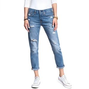 Levi’s 501 high-waisted medium-wash distressed jeans. 💙